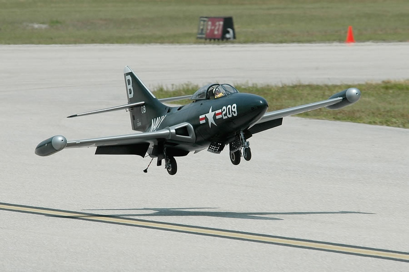 Illustration for article titled Top Gun 2008: Biggest RC Airplane Competition in the World